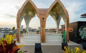 โรงแรมโฟร์มังกี้ (SHA Extra Plus)